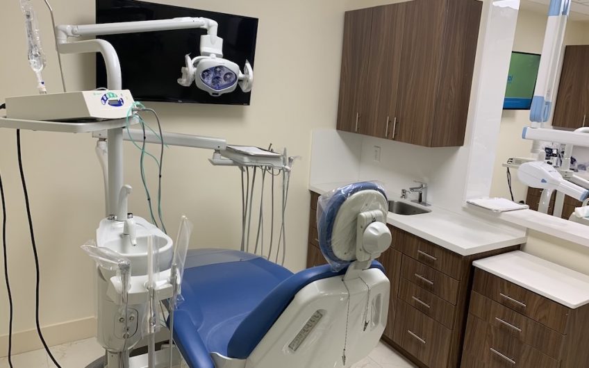 Hialeah 6 Chairs Cutting-edge Office, No Patients Included